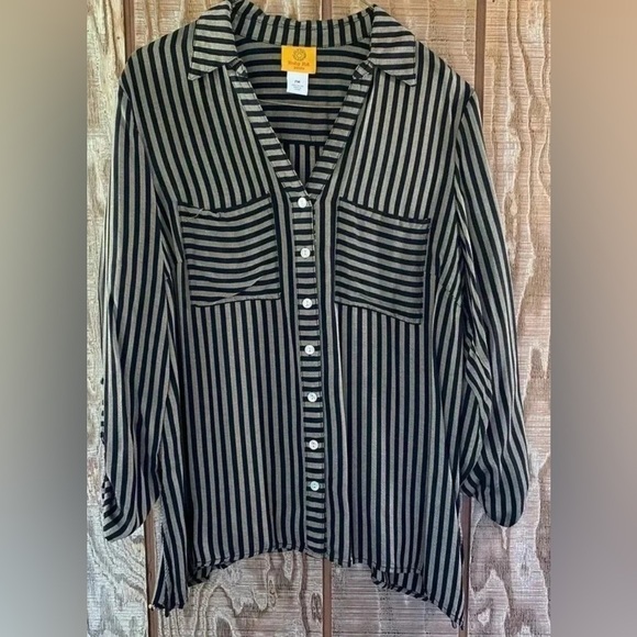 Ruby Red Striped Button Down Blouse 👚Petite Medium - Picture 2 of 5